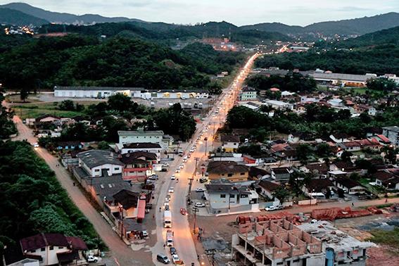 INFRAESTRUTURA – iniciados os trabalho de melhorias na rua XV de Novembro