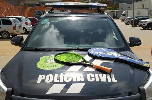 POLÍCIA DE JOINVILLE RECUPERA RAQUETE DE TÊNIS AVALIADA EM R$ 2.400,00